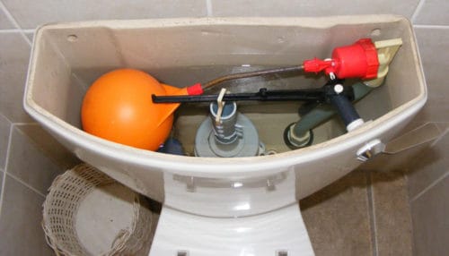 Water level in toilet tank